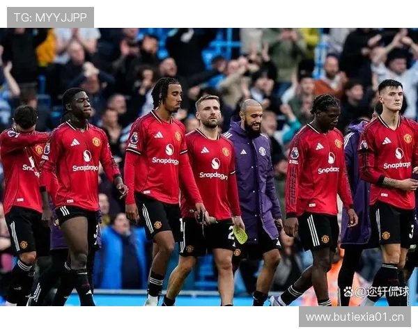 曼联防线失误频繁问题持续存在，对球队稳定性及赛季争冠形势产生负面影响